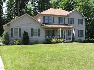 1038 Woodlawn Dr, Macedonia, OH 44056