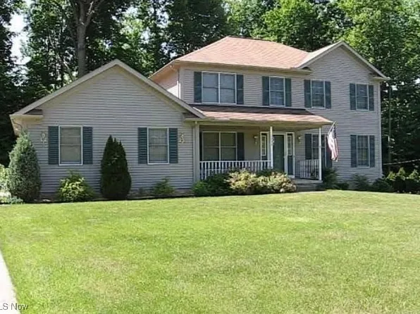 1038 Woodlawn Dr, Macedonia, OH 44056