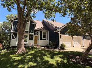 8933 Woodstone St, Lenexa, KS 66219