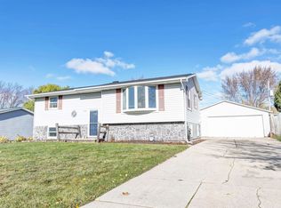 2447 Robinson Ave, Green Bay, WI 54311