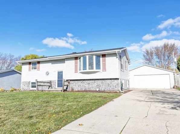 2447 Robinson Ave, Green Bay, WI 54311