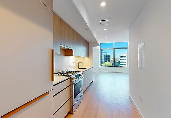 4th image of 3 Court Sq APT 406