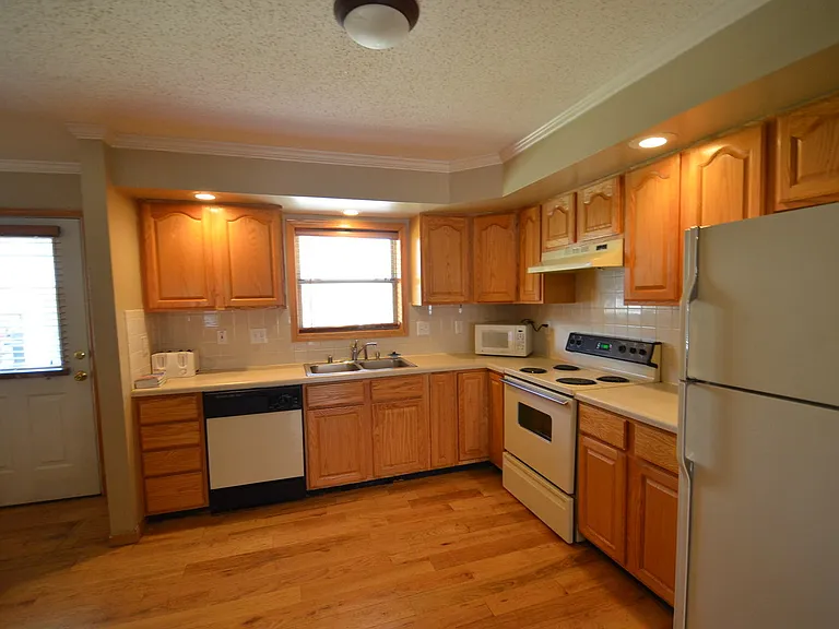 247D Kennington Place Huron Rd #247-D18 — Photo 13