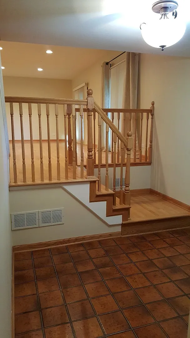 3 bed, 2.5 bath, 1353 sqft, $4,000 — Photo 2