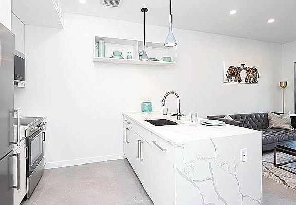 4th image of 537 Grand St #3R