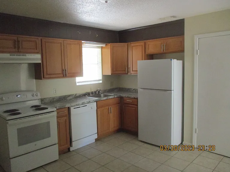1127 University St #B — Photo 3