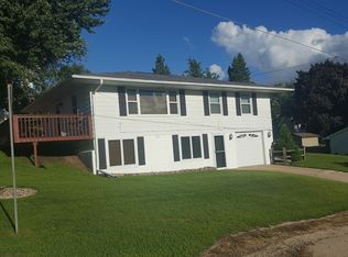 705 8th St, Fulton, IL 61252