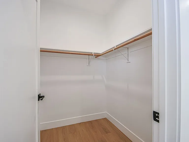 2851 S Victoria Ave — Photo 27