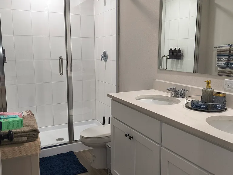 8 Unique Ct #B — Photo 45
