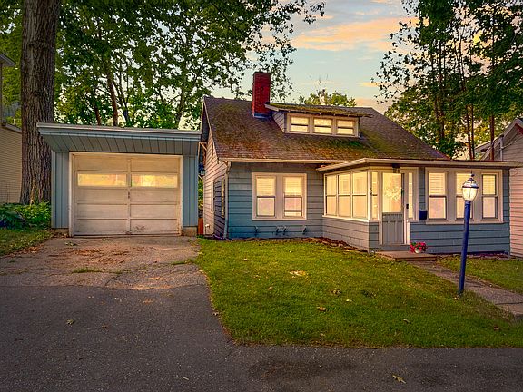 3rd image of 54 Lake Street