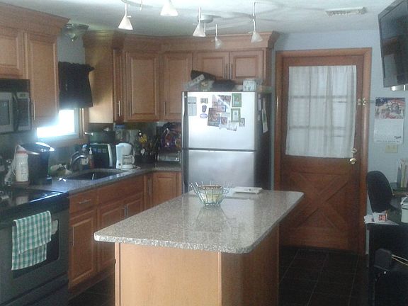5th image of 78 Stony Acre Dr