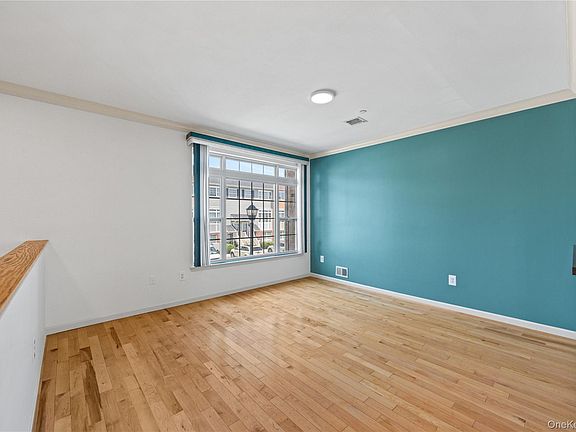 3rd image of 123 Heron Lane #454