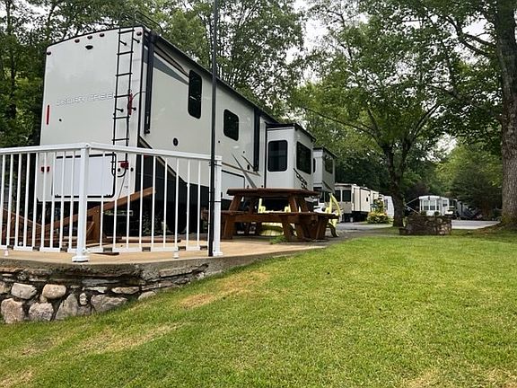 5th image of 4229 E Pkwy #365