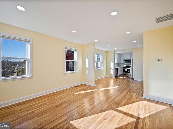 4th image of 6108 Fair Oaks Ave