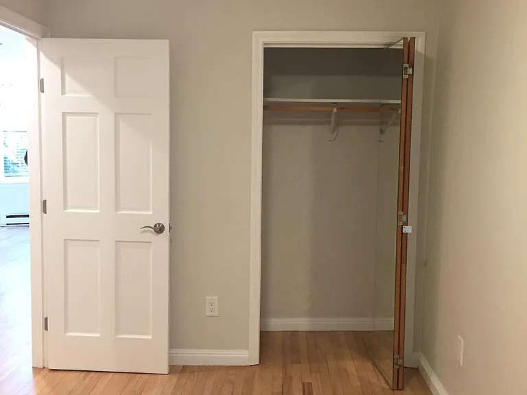 33 Hanson St #2 — Photo 4