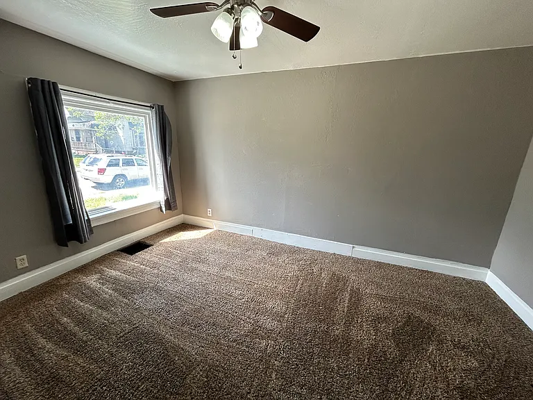 25 W Iowa St #25 — Photo 6