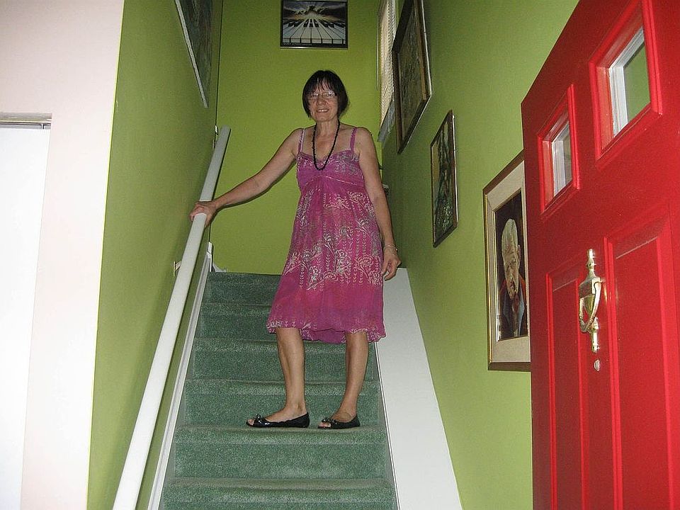 to upstairs bedroom