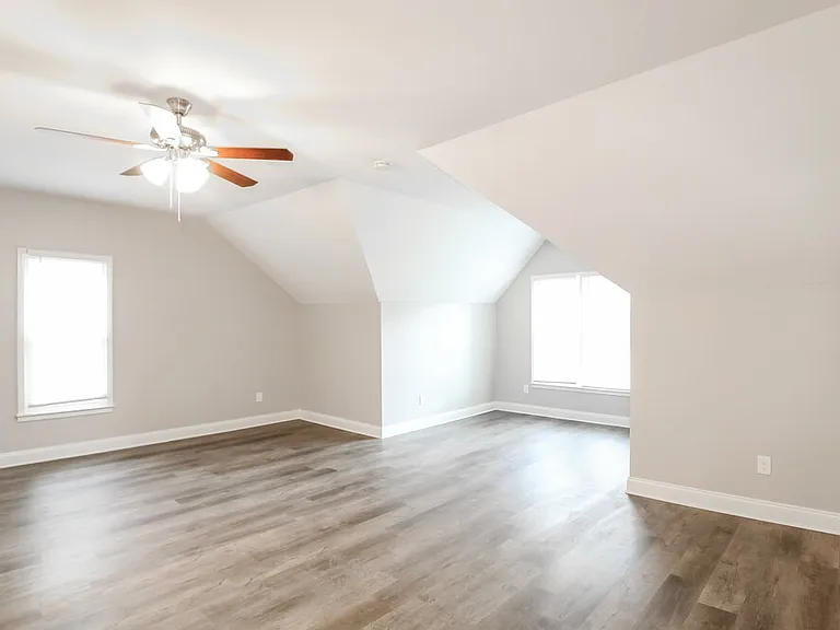 2570 Broadmoor Ct — Photo 10