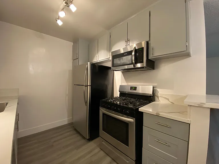 1808 N Harvard Blvd — Photo 45