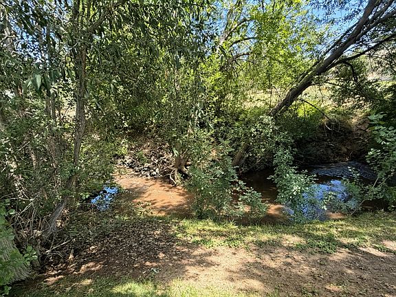 3rd image of 565 Cottonwood Dr