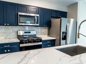 915 Sirocco Dr, Austin, TX