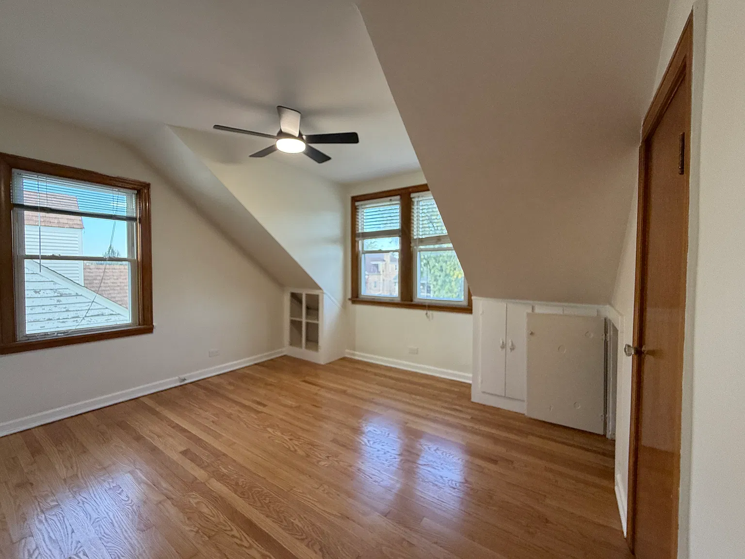 2 bed, 850 sqft, $2,100 — Photo 3