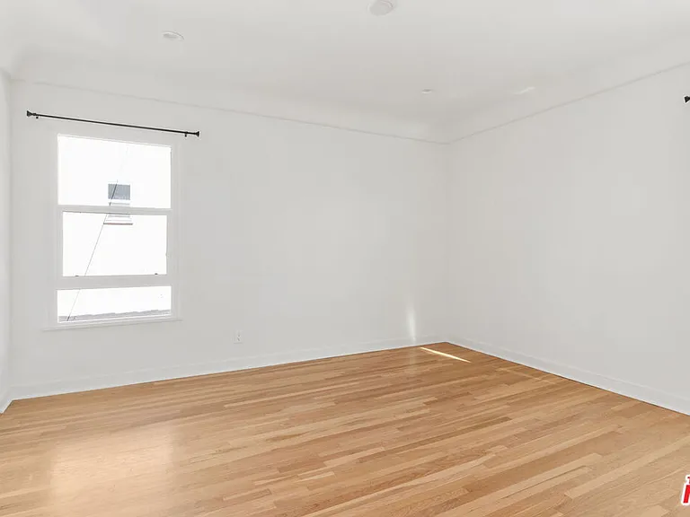 826 S Holt Ave — Photo 22