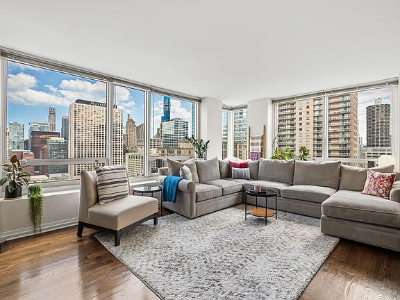 5th image of 33 W Ontario St APT 26B