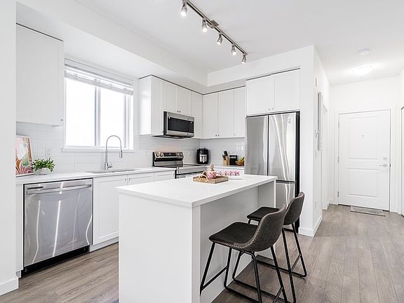 4th image of 15848 Fraser Hwy #412