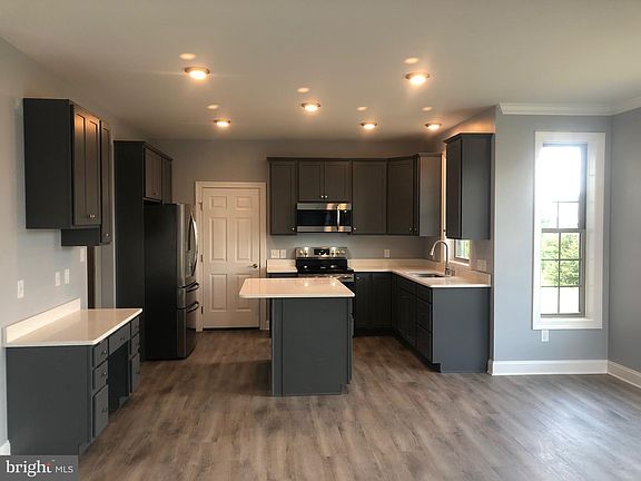 4th image of 25 Morgan Ct