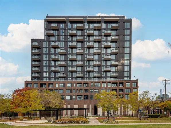 270 Dufferin St #819, Toronto, ON M6K 0H8