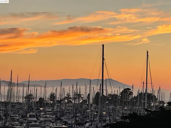 2 Anchor Dr #F379, Emeryville, CA 94608