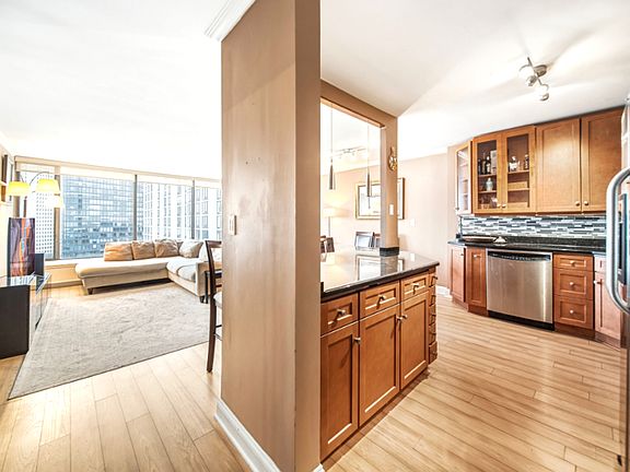 5th image of 5455 N Sheridan Rd APT 1404