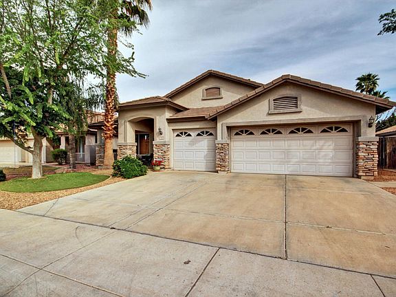 3rd image of 374 W Weatherby Pl