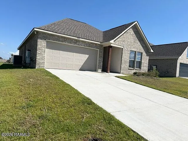 4 bed, 2.5 bath, 1833 sqft, $2,100 — Photo 1