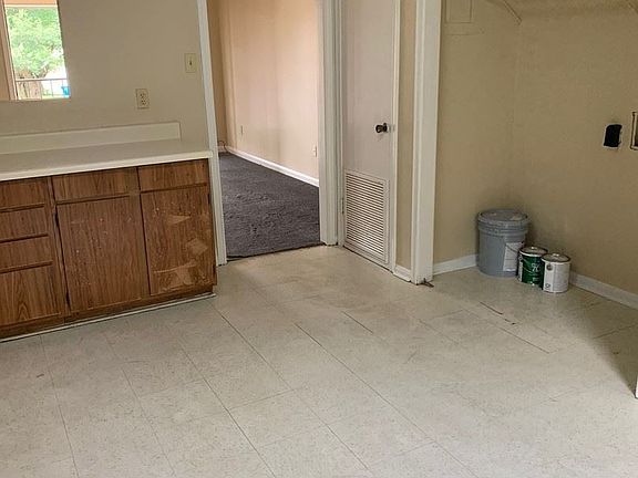 4th image of 206 Cantal Dr APT C