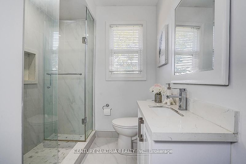 Toronto House for rent - 5 Bedrooms — photo 9