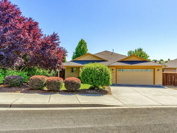 1156 Highlands Dr, Eagle Pt, OR 97524