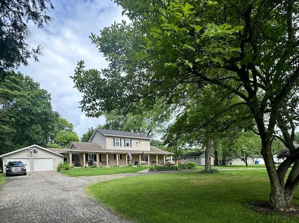 640 N River Dr, Porter, IN 46304