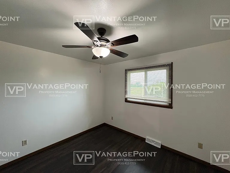 810 Broadway St — Photo 12