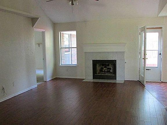 3rd image of 625 Meadow Ln