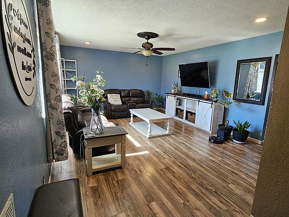 5th image of 2424 S Poppy Ave