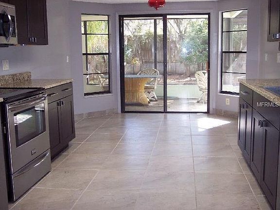 4th image of 923 Woodgate Dr
