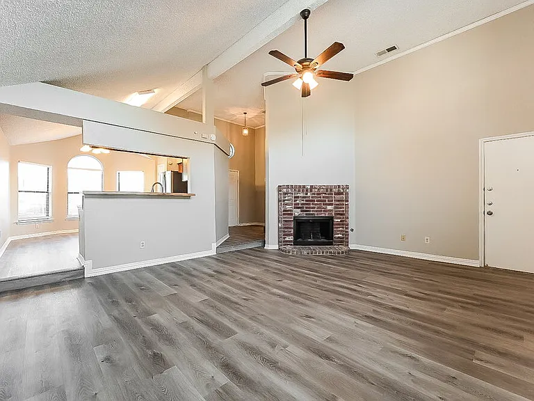 1411 Sandalwood Dr — Photo 7