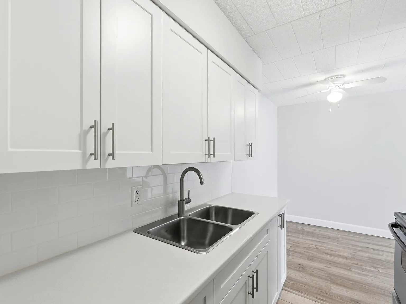 Linden Tower Apartments — Photo 1
