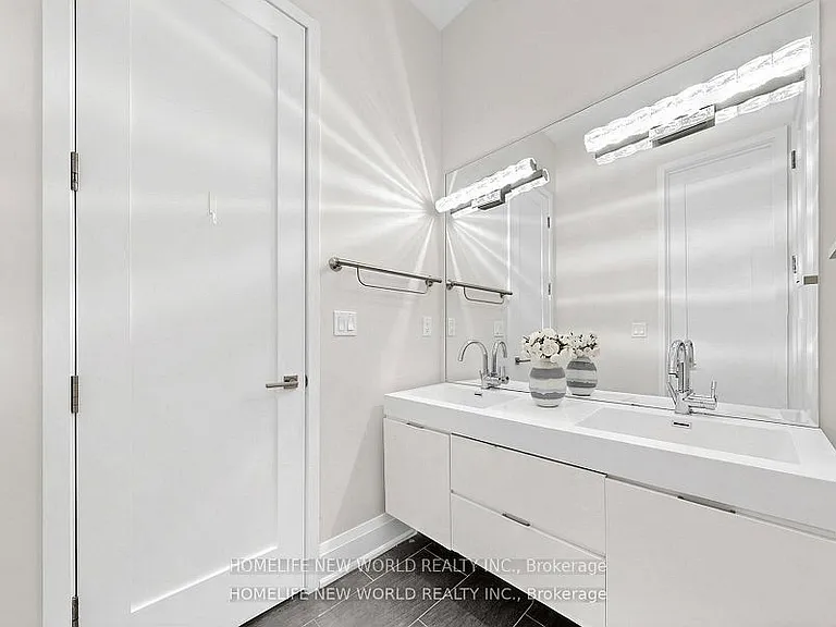 220 Roe Ave — Photo 15