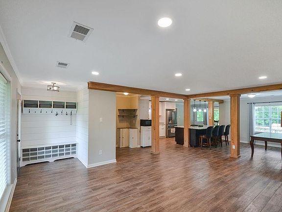 3rd image of 441 Tipton Lake Cir W