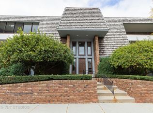 200 Red Top Dr APT 202, Libertyville, IL