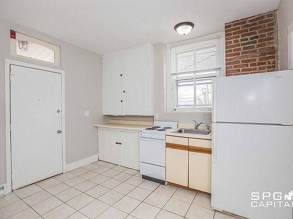 5th image of 9 W King St #C
