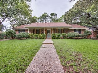 402 Azalea Dr, Grapevine, TX 76051